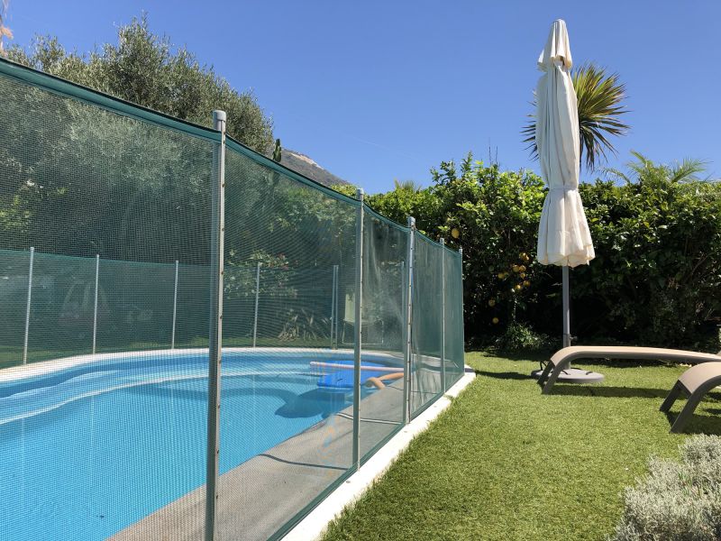 Removable Mesh Fence System